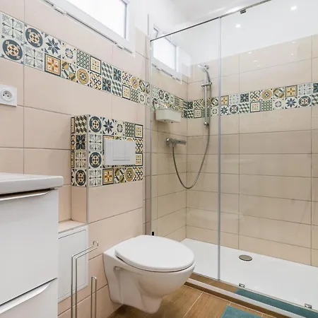 Bonsai Flat In Apartment