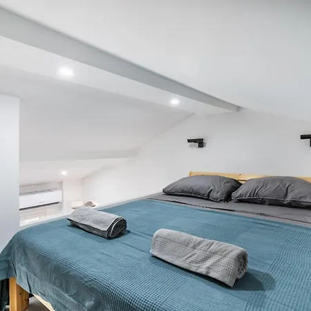 Bonsai Flat In Beausoleil